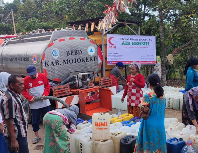 BSMI Kab Mojokerto Salurkan Bantuan Air Bersih Kepada Masyarakat Terdampak Kekeringan