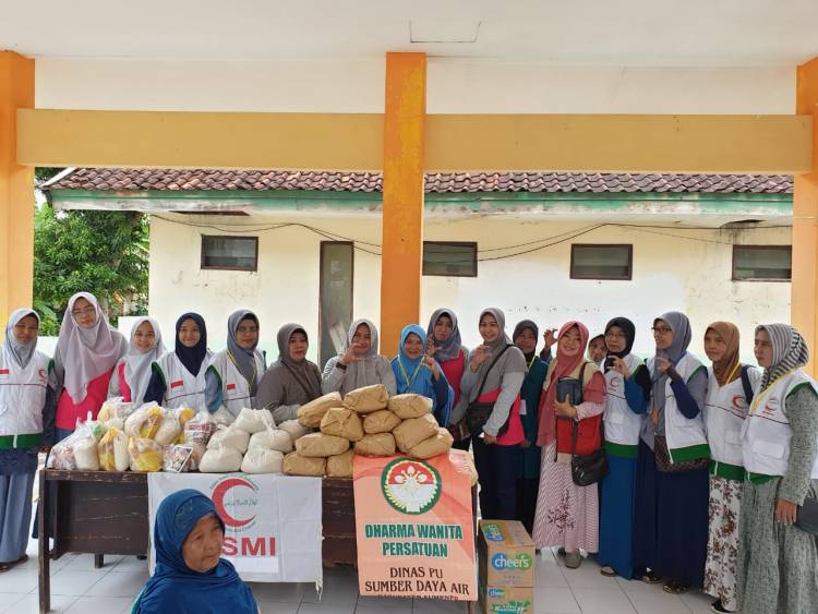 BSMI dan Dharma Wanita Persatuan Dinas Pengairan Sumenep Bantu Yatim dan Para Janda