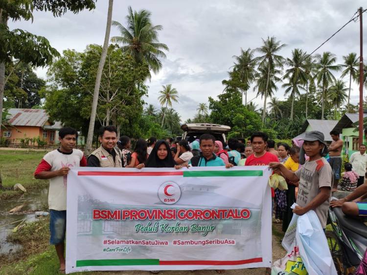 BSMI Gorontalo dan Prodi Kedokteran UNG Sigap Salurkan Bantuan untuk Ratusan Korban Banjir
