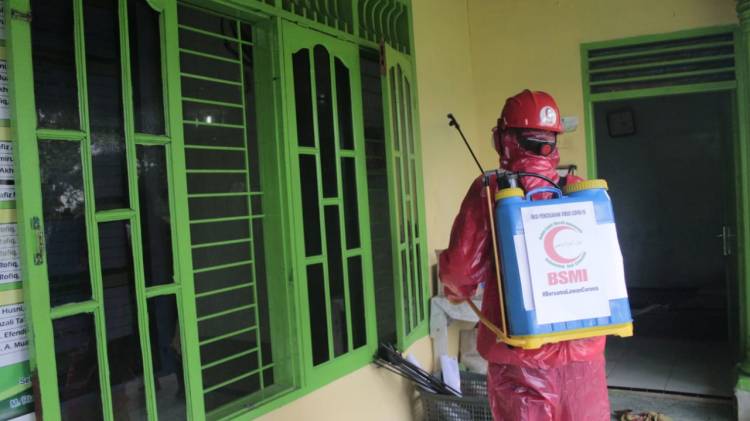 Cegah Penyebaran Covid-19 BSMI Sumut Sterilisasi Fasum, Mesjid dan Rumah Warga