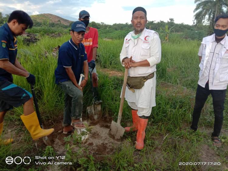 Cegah Penyakit, BSMI Bangun MCK Sementara dan Periksa Kesehatan Korban Banjir Luwu Utara