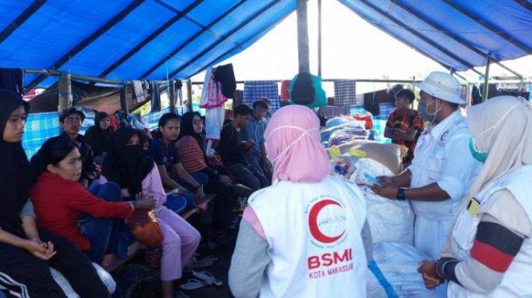 BSMI Sulsel Bagi Masker dan Sosialisasi Covid-19 di Pengungsian Banjir Luwu