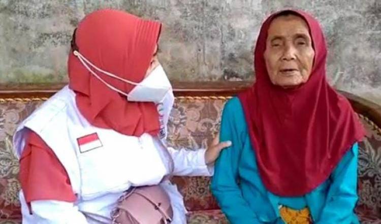 Pasangan Pengungsi Semeru Berusia 100 Tahun Ditemukan BSMI