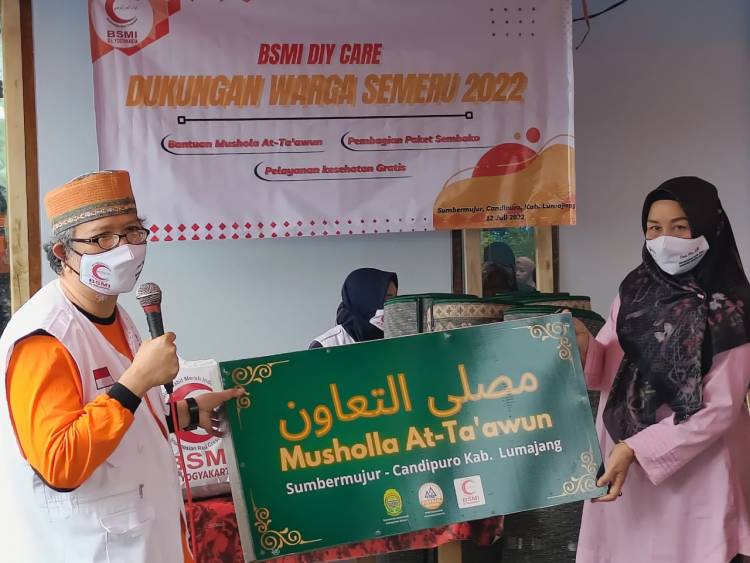 BSMI DIY Bagikan Sembako dan Bangun Mushala di Huntara Semeru