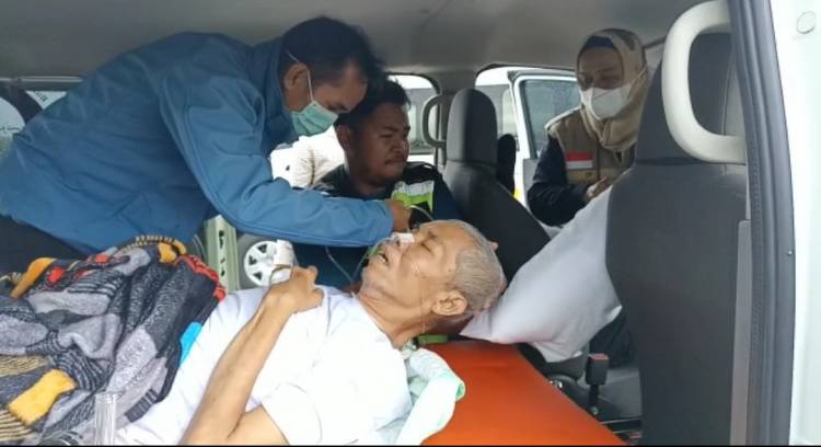 BSMI Banjarmasin Bantu Jemput Jamaah Haji yang Idap Stroke