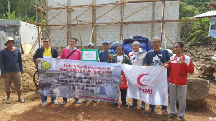 Masjid Al Ittihad Tebet dan BSMI Beri Bantuan 7 Titik Penyintas Tsunami Banten