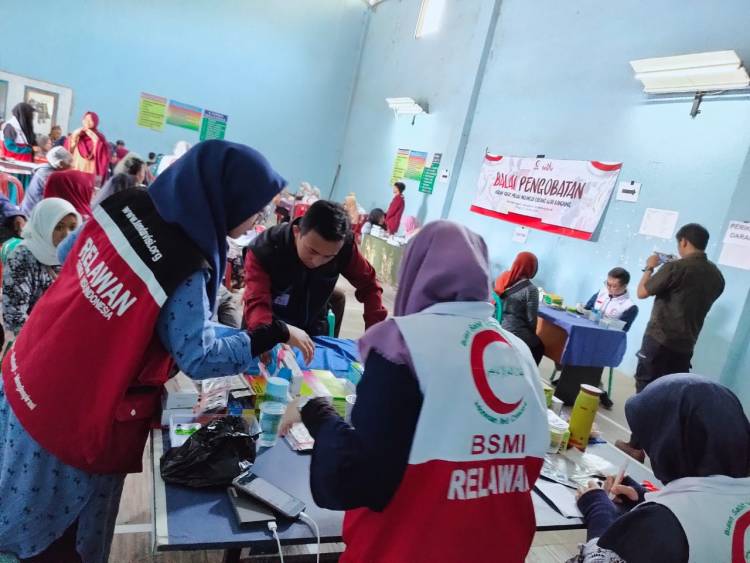 Faskes Jauh, Warga Weninggalih Terbantu Pengobatan Gratis BSMI Bandung